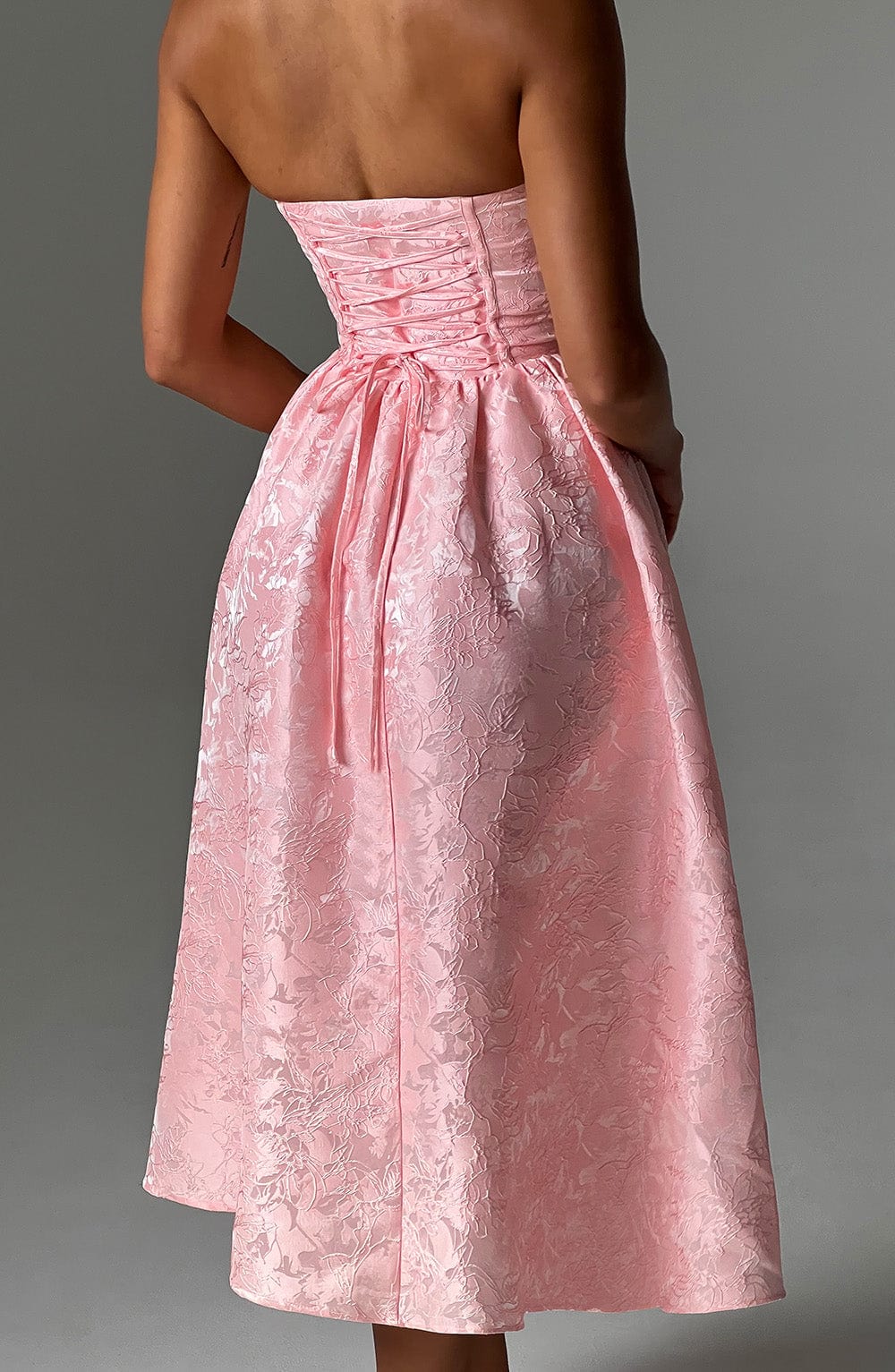 Saoirse Midi Dress Blush – Saoirse Blush Midi Dress, Elegance and Sophistication in Every Detail