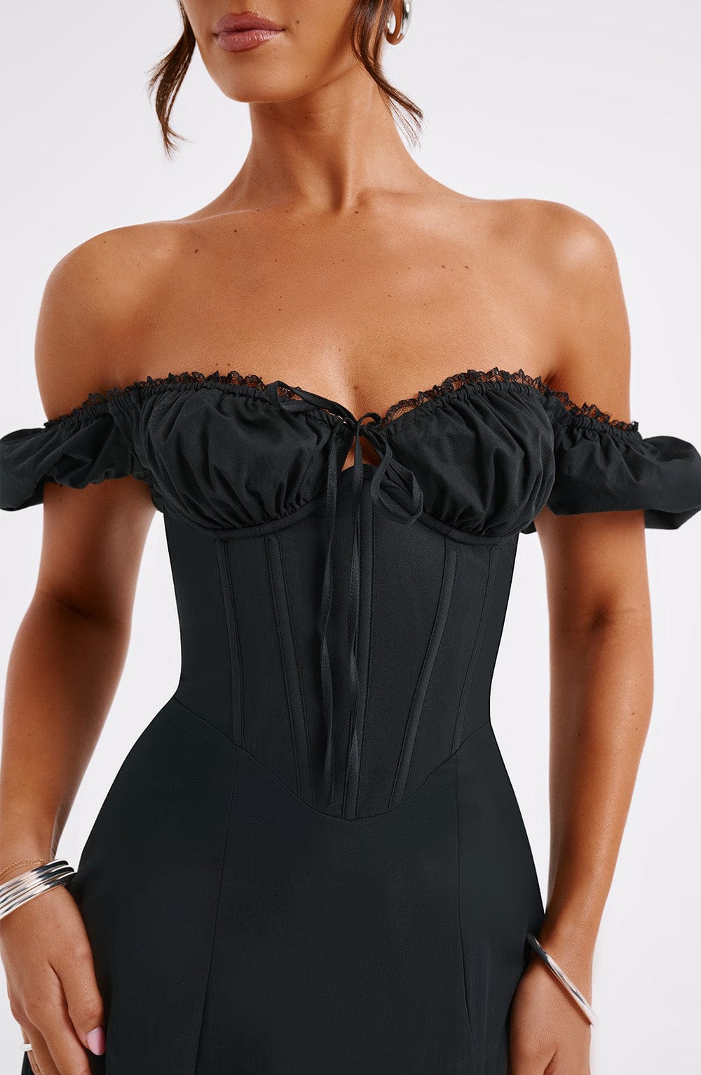 Courtney Midi Dress Black – Courtney Midi Dress Black, Timeless Elegance and Exclusive Sophistication
