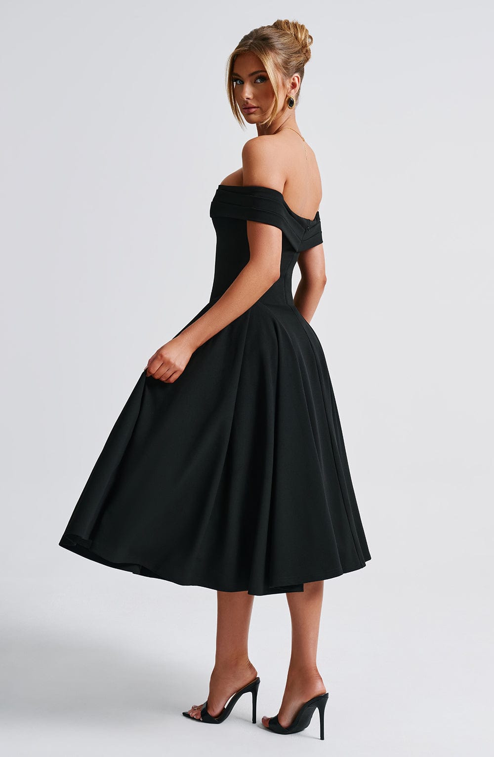 Miranda Midi Dress Black – Miranda Midi Dress Black, Timeless Elegance and Exclusive Sophistication